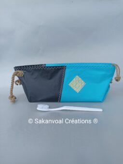 BERMUDES trousse de toilette bleu ciel et noir