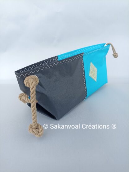 BERMUDES trousse de toilette bleu ciel et noir