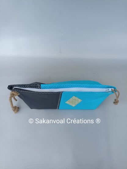 BERMUDES trousse de toilette bleu ciel et noir